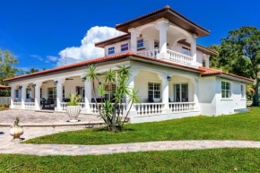 Waterfront Tropical Oasis with its own Private Beach